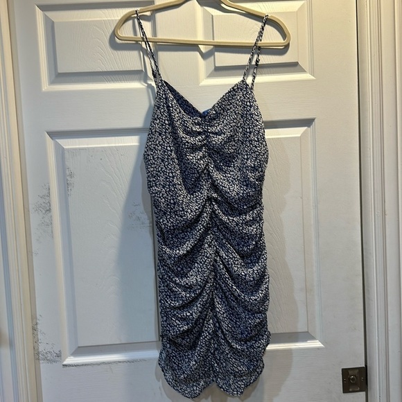 Lulus Dresses & Skirts - NWT! Lulu’s Blue Floral Chiffon Ruched Dress L